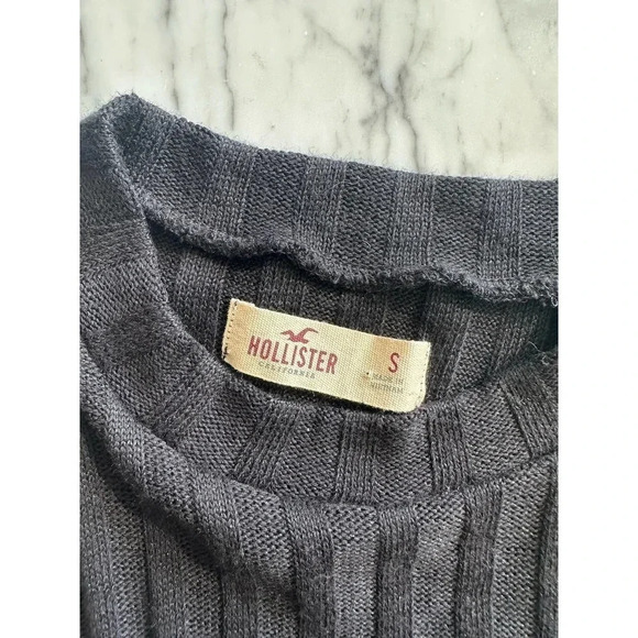 Hollister Black Ribbed Sleeveless Mock Neck Knit Top - Picture 5 of 5